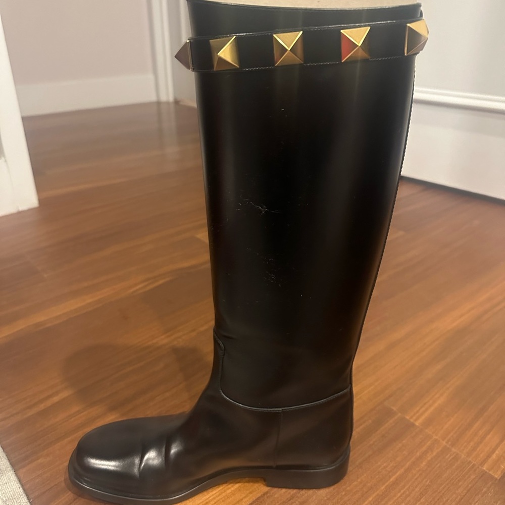 Valentino Garavani tall leather Roman stud boots 40